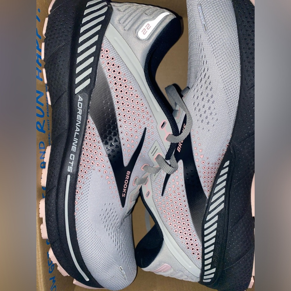 Women’s Brooks Shoes (Wide)